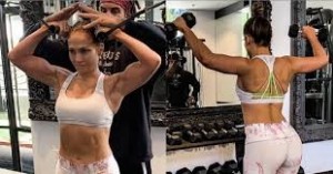 Jennifer Lopez Yakira Yoga Imyitozo Yumunsi Nyuma yo Guhagarika Urugendo3